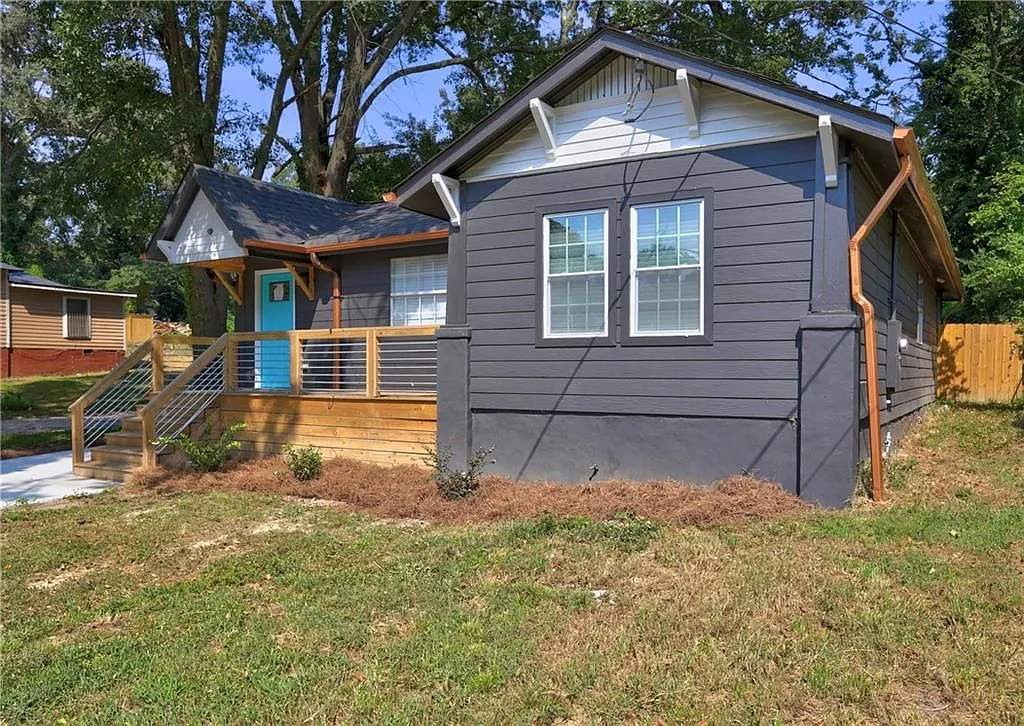 3 bed, 2.0 bath, 141 sqft, $2,400 — Photo 3