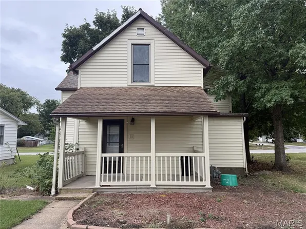 305 N Main St, Lenzburg, IL 62255