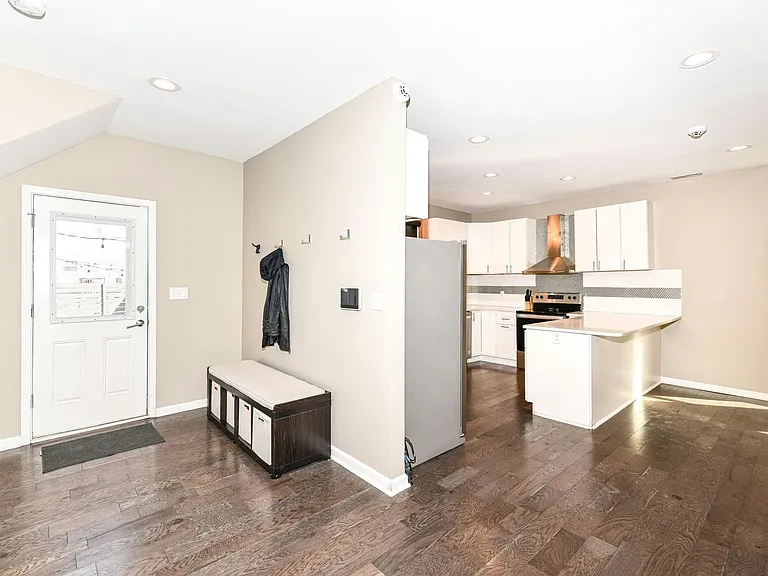 405 N State Ave — Photo 13