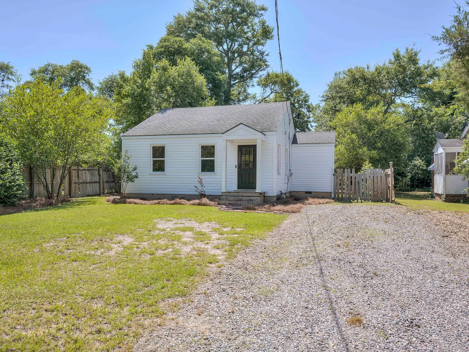 4 bed, 1605 sqft, $2,200 — Photo 2