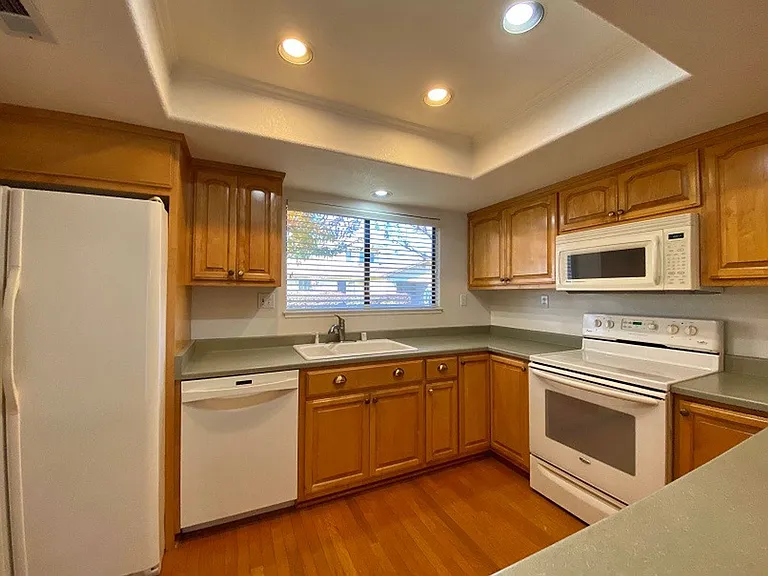 1633 San Vicente Ave — Photo 11