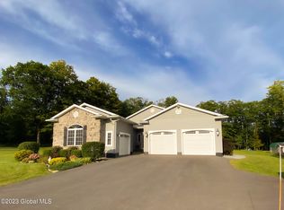 790 Waters Rd, Glenville, NY 12302