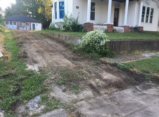 414 N 4th St, Louisiana, MO 63353