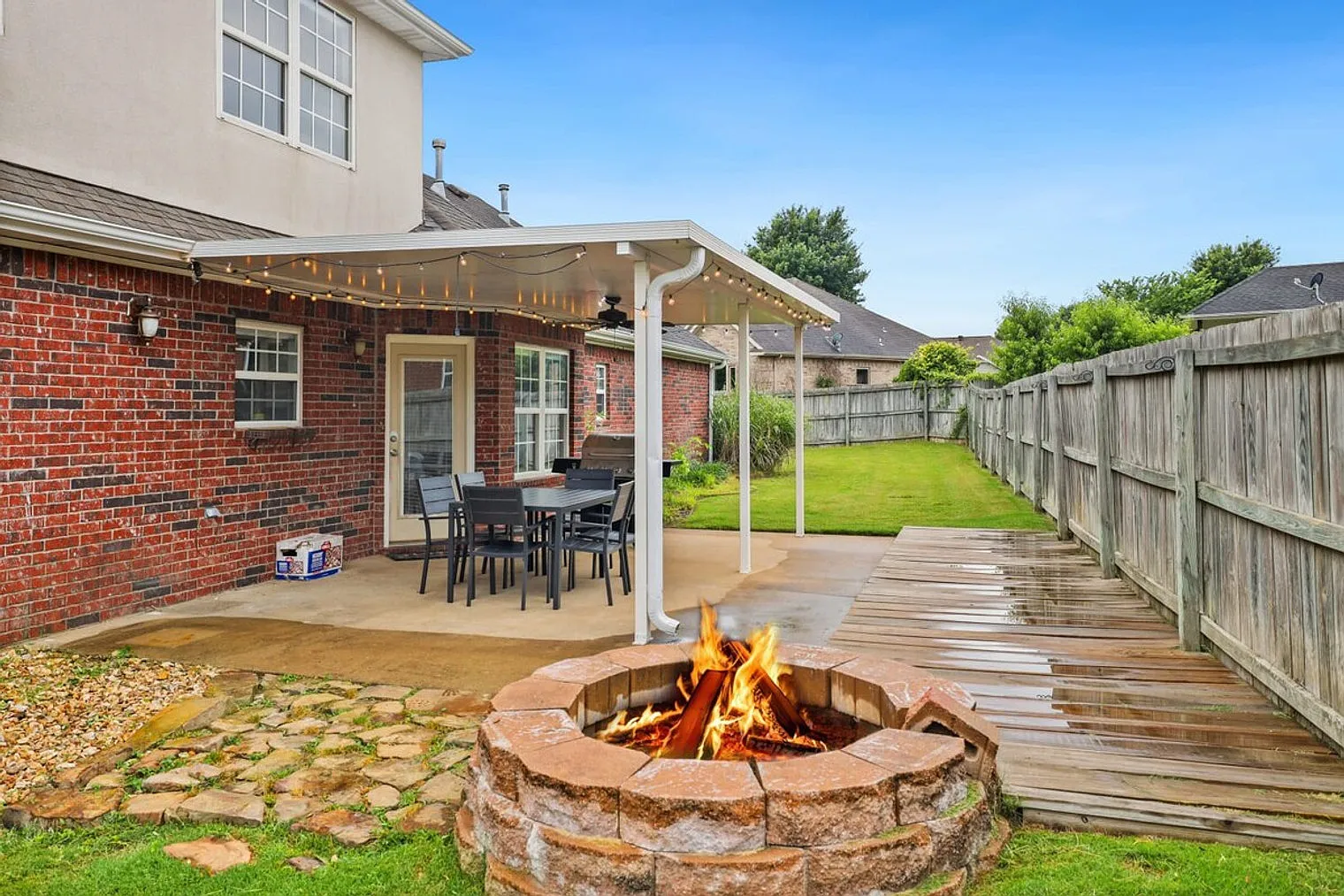 4 bed, 2.0 bath, 2938 sqft, $3,976 — Photo 2