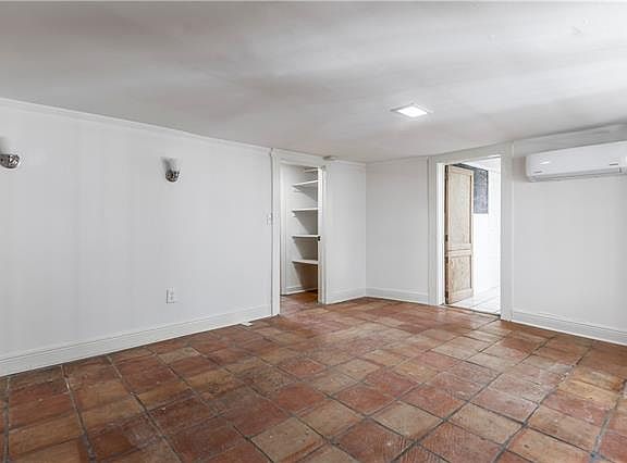 5th image of 5245 1/2 Prytania St