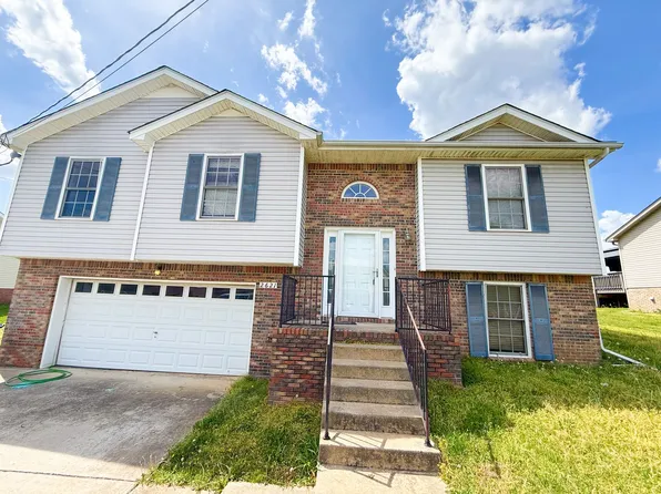 2621 Green Briar Dr, Clarksville, TN 37040
