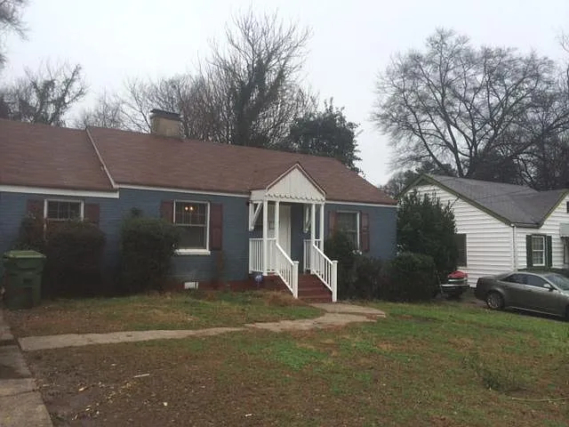 391 Deckner Ave SW photo 1