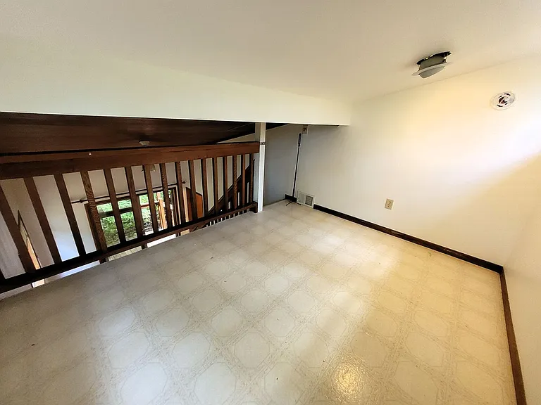 1327 Toledo St — Photo 30