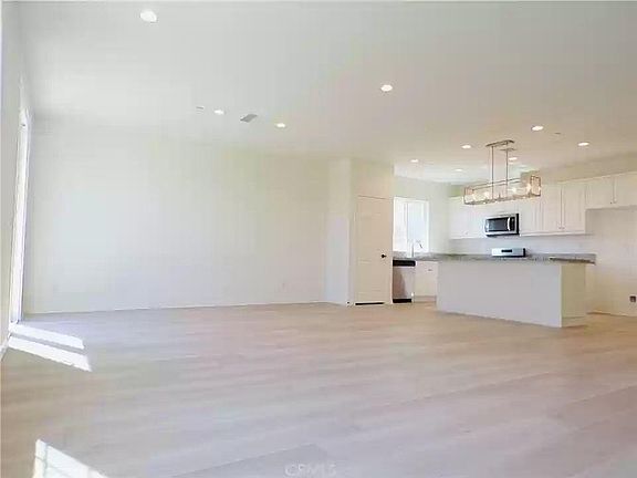3rd image of 3400 Foxglove Way