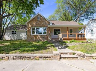506 E Piankishaw St, Paola, KS 66071