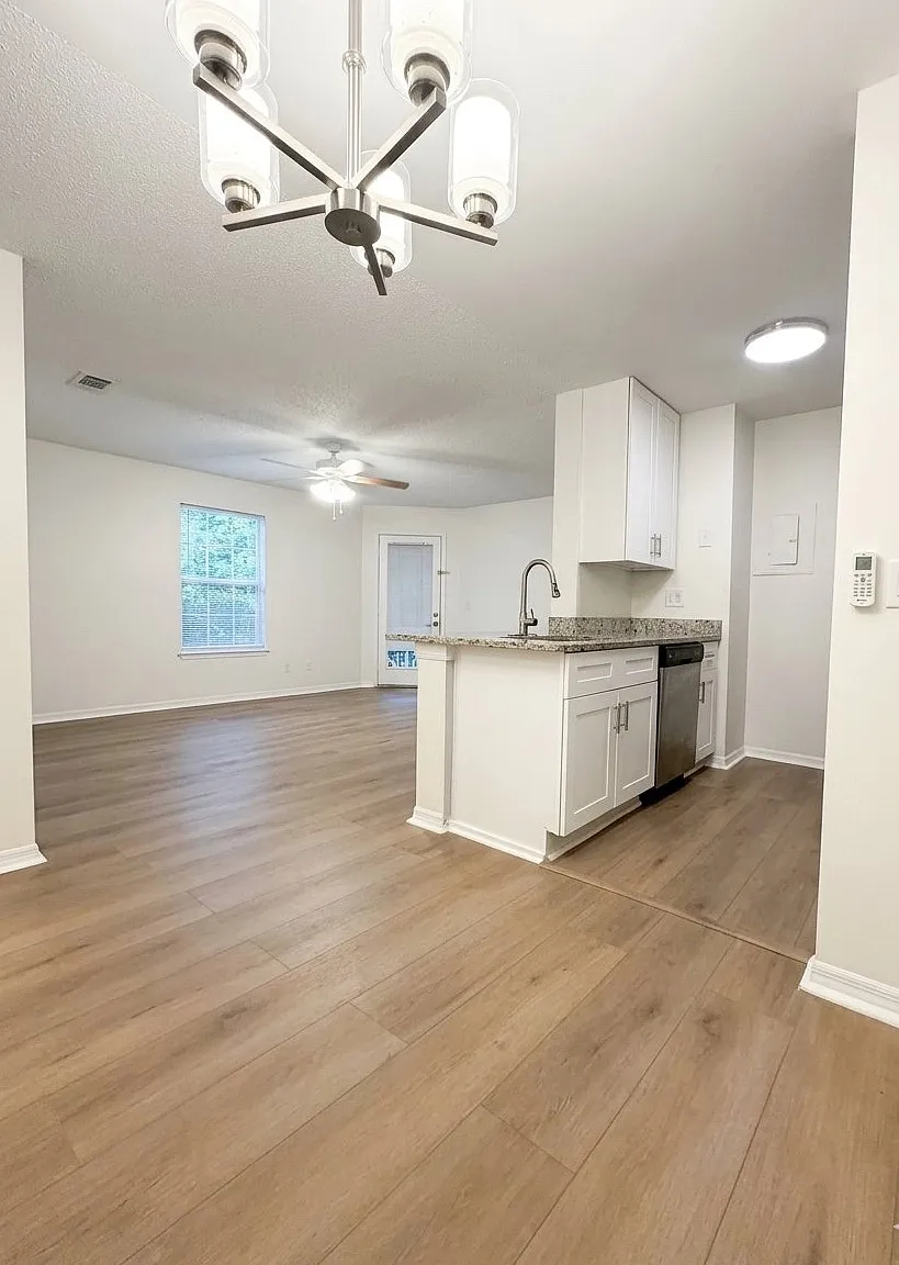1 bed, 686 sqft, $1,400 — Photo 4