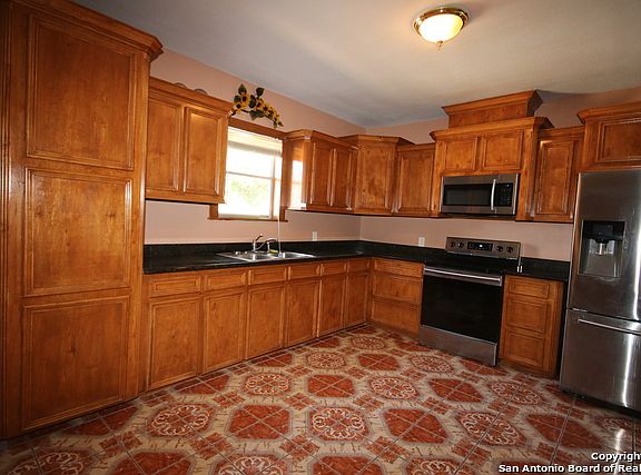 5th image of 504 W Liveoak St