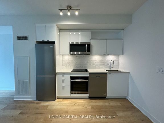2nd image of 60 Princess St #629