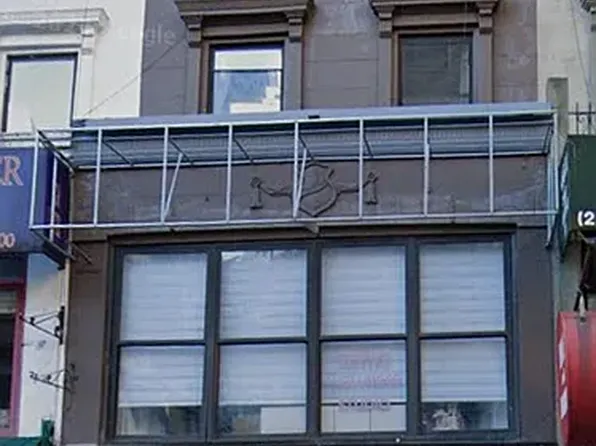 851 Lexington Avenue image 1 of 2