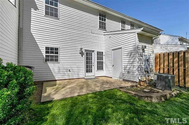 416 Misty Groves Cir — Photo 23