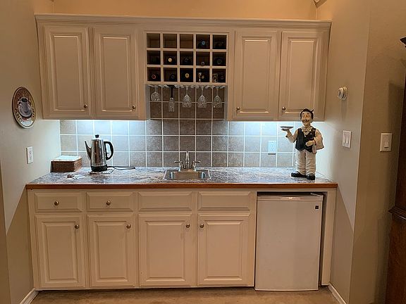 Wet bar