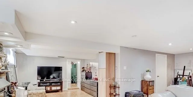 6 Monaco Ct — Photo 21
