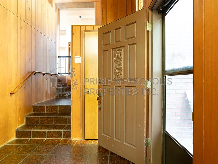 11258 Riviera Pl NE — Photo 2