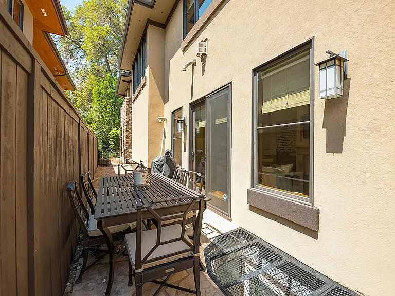 522 Garfield St — Photo 20