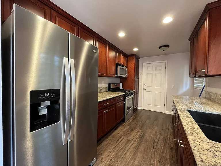 730 SE 143rd Ave — Photo 5