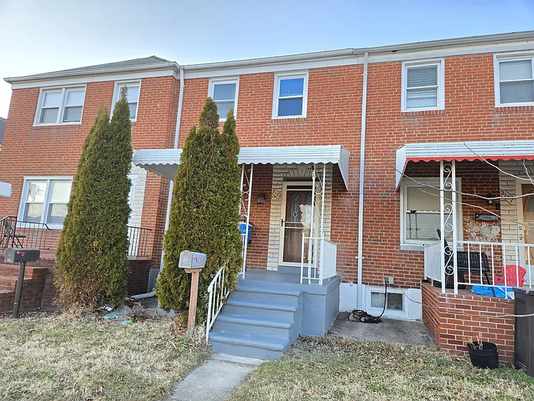 2125 Hawthorne Rd — Photo 1