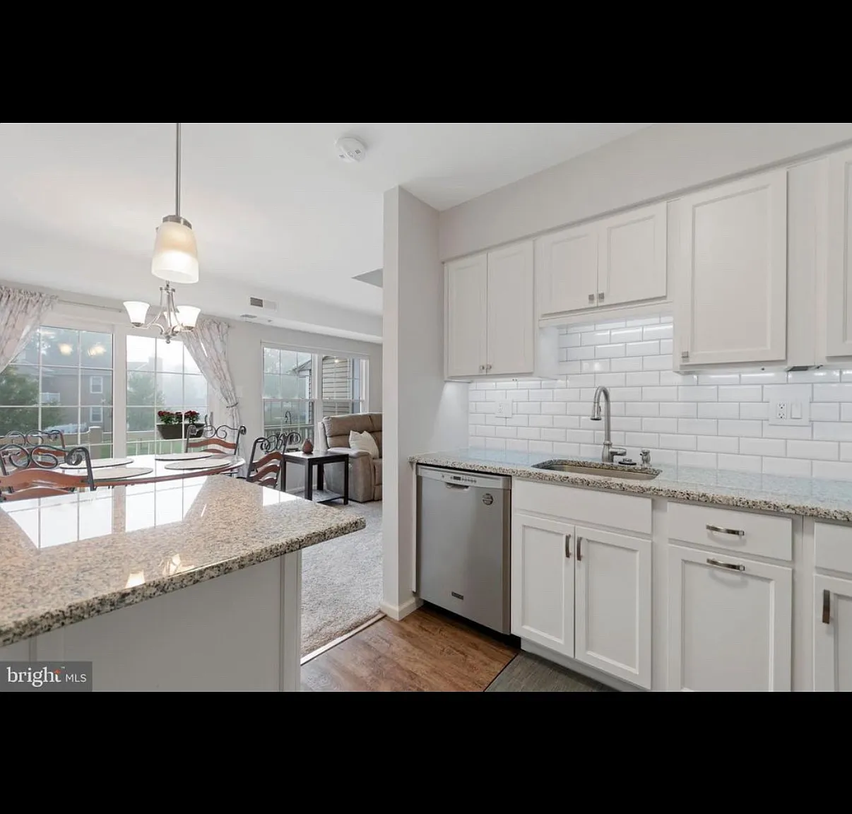 412 Ferris Ln — Photo 4