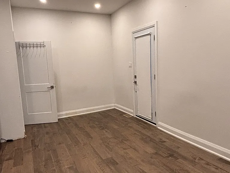 82 Eccles St #2 — Photo 5