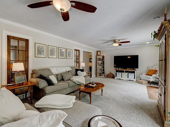 5th image of 2528 Country Club Dr