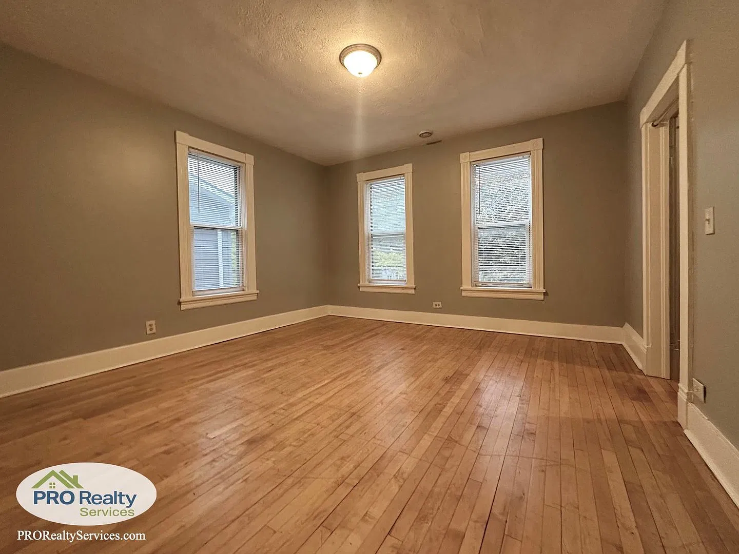 2208 2nd St NE #2 — Photo 4
