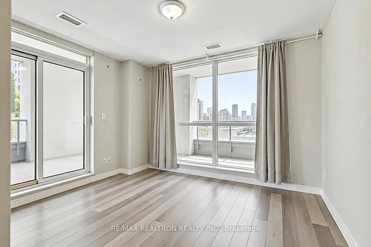 Building Photo - 2015 Sheppard Ave E #102