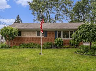 8231 Doncaster Dr, Sterling Heights, MI 48312