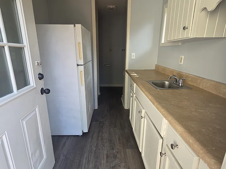 319 Mercer Ave — Photo 8