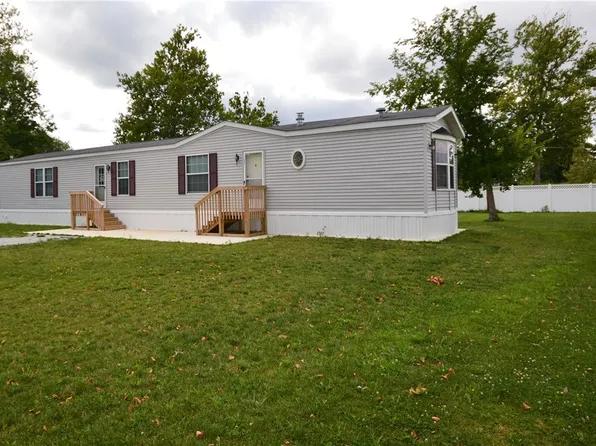 1242 Dorchester Dr, Madison, OH 44057