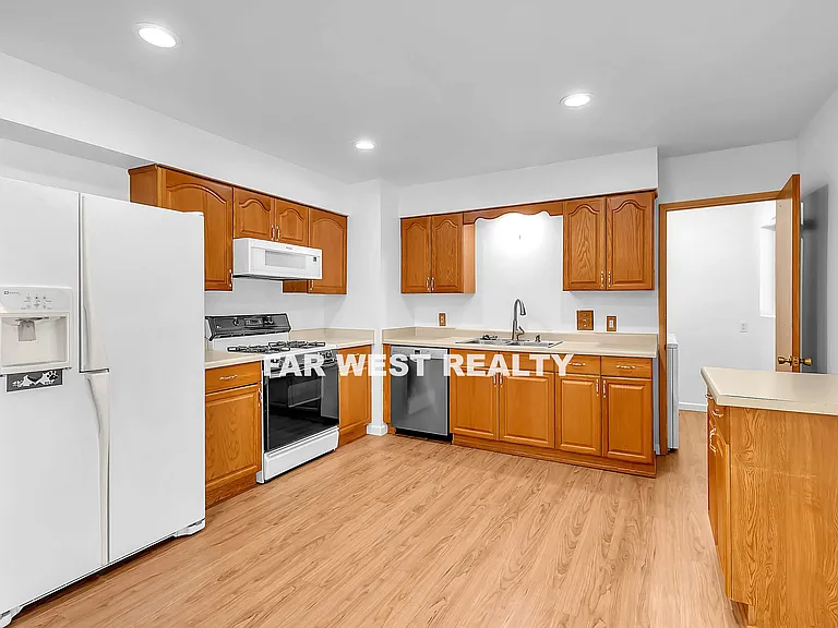 428 Stewart Cir — Photo 11
