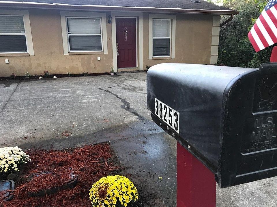 1st image of 38253 Hampton Ave