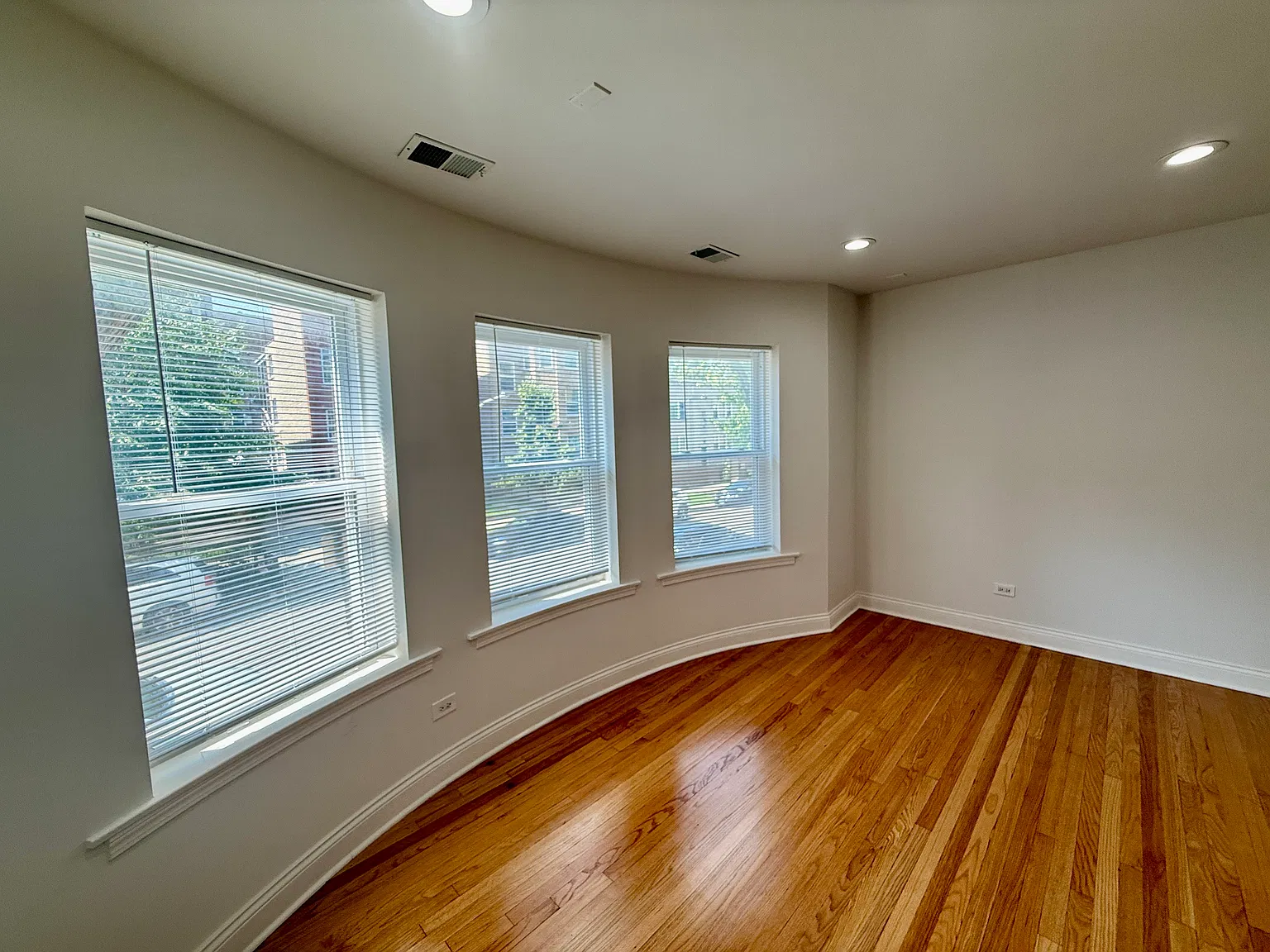 2 bed, 980 sqft, $1,850 — Photo 3