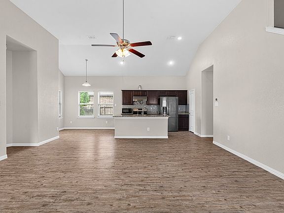 4th image of 710 Woodcrest Dr
