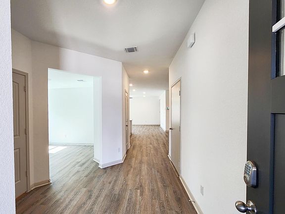 3rd image of 120 Sweetwater Creek Ln