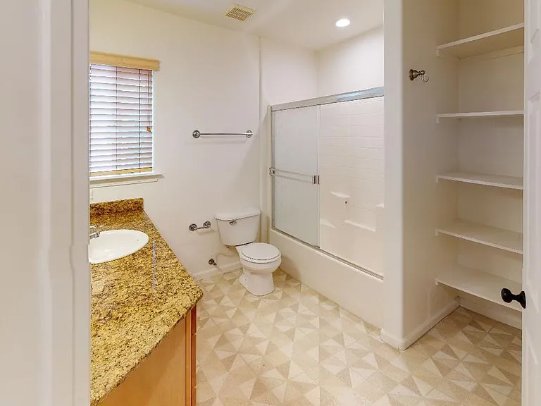 626 Broad St — Photo 24