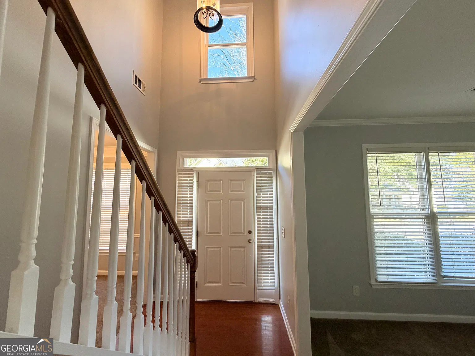 4 bed, 2.5 bath, 2296 sqft, $2,350 — Photo 2