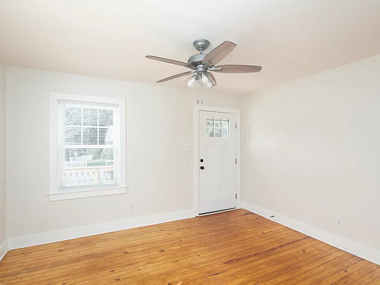 277 Elmwood Dr — Photo 7