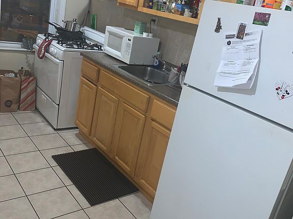 2nd image of 19 Saint Pauls Ave APT 6