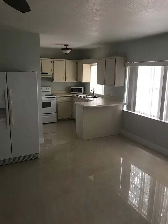 Studio, 400 sqft, $1,600 — Photo 1