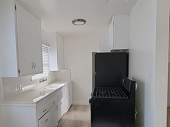 4th image of 1025 17th St APT D
