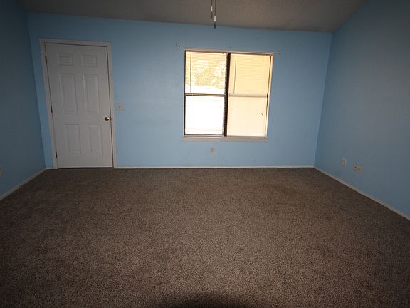 4th image of 813 W Oak St