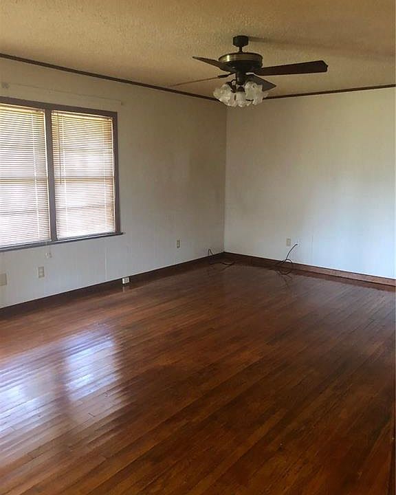 2nd image of 208 Ellis Dr