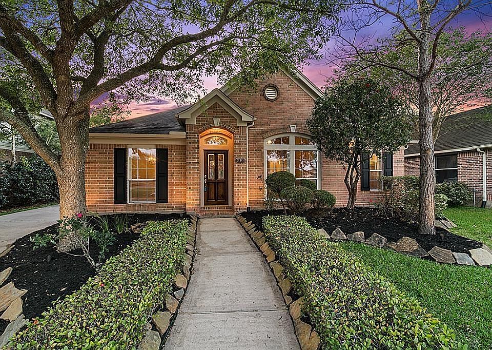 1st image of 240 Farnworth Cir