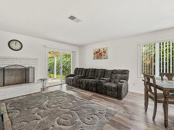 4th image of 2427 Le Clair Ave