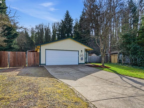 3rd image of 4817 NE 52nd Cir