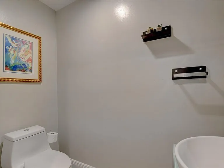 246 Avenue L — Photo 25